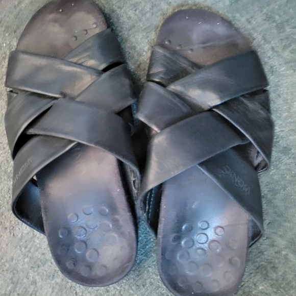 Vionic sandals black size 6 - Picture 2 of 5